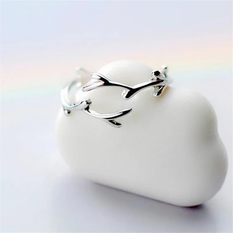 Arbour_-_unisex_fashion_ring display