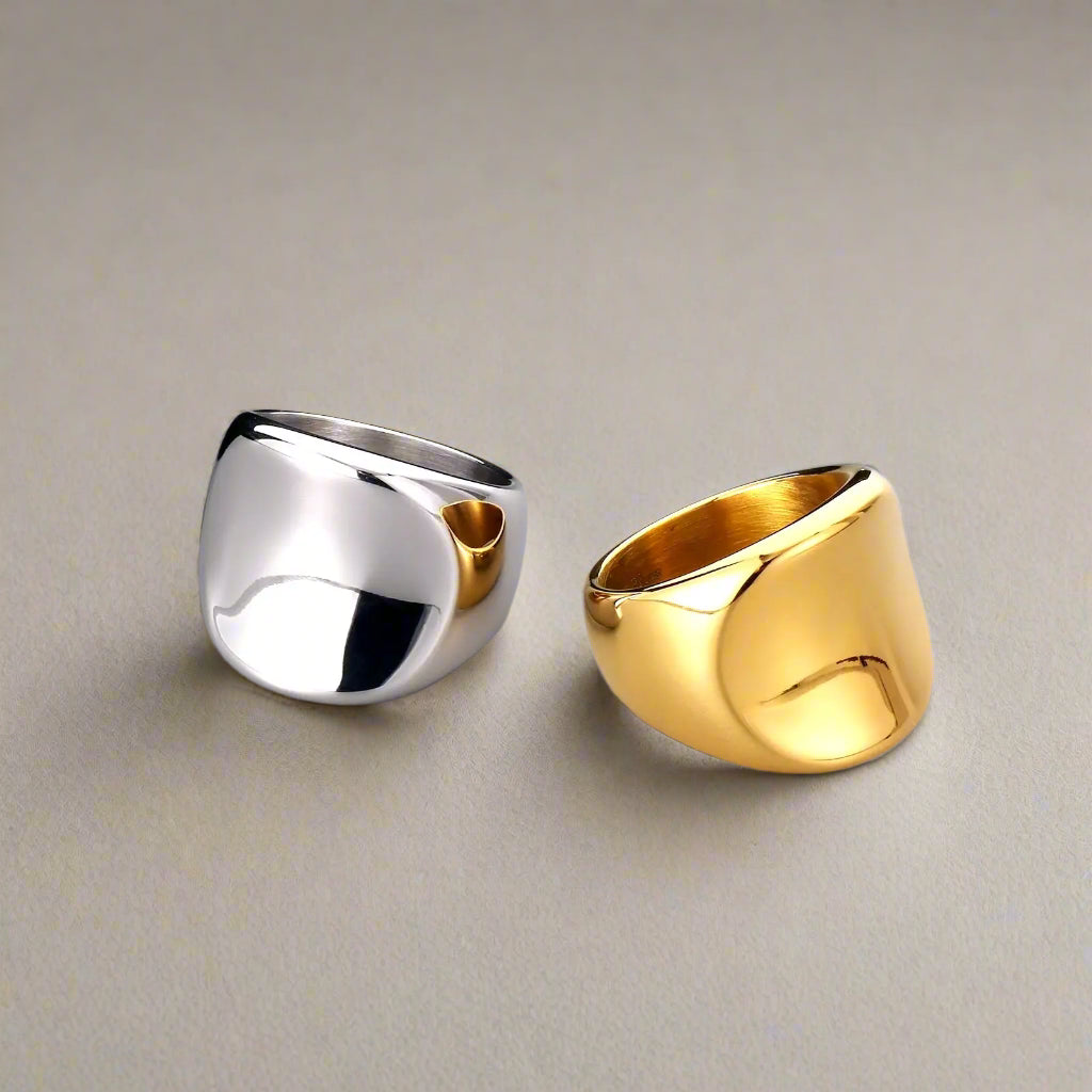 "Dentique" - unisex fashionable stainless steel ring gold and steel colour display