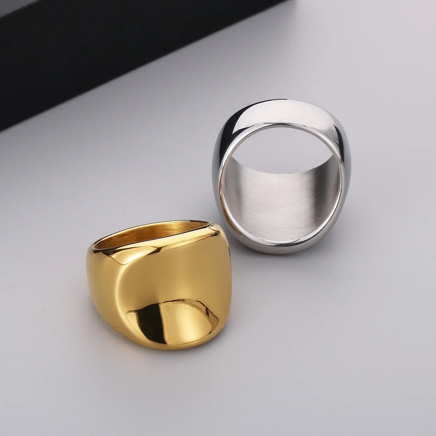 "Dentique" - unisex fashionable stainless steel ring silver and gold polished surface