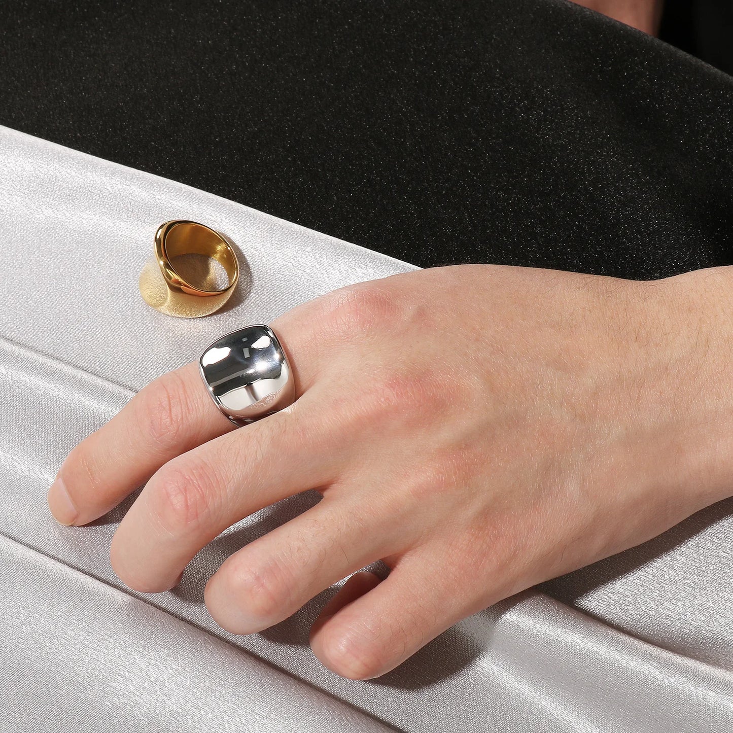 "Dentique" - unisex fashionable stainless steel ring silver display on hand