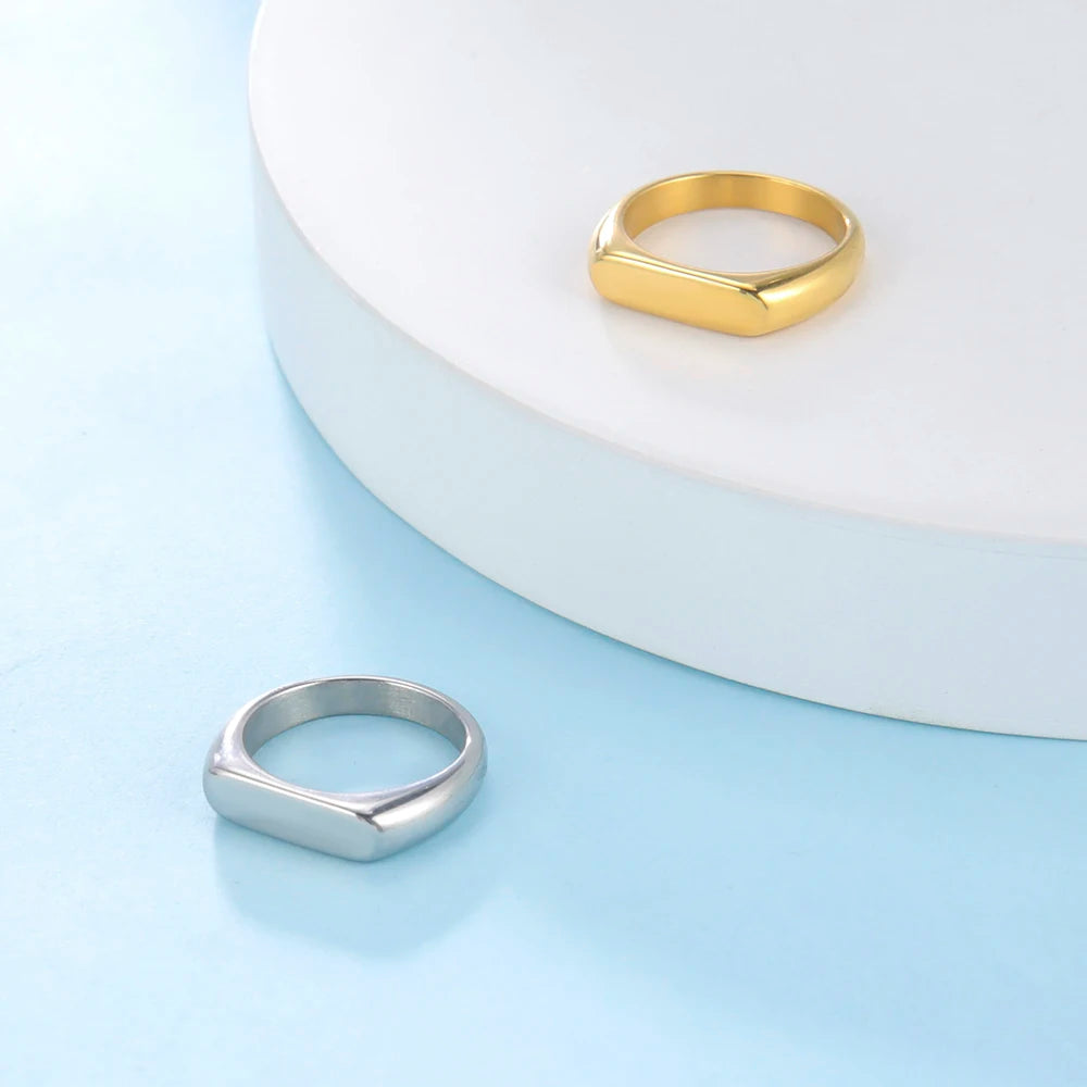 "Flat" - unisex fashionable stainless steel ring gold and steel colour display