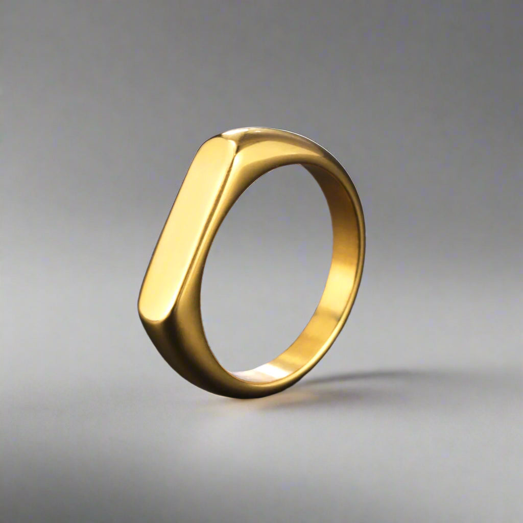"Flat" - unisex fashionable stainless steel ring gold display
